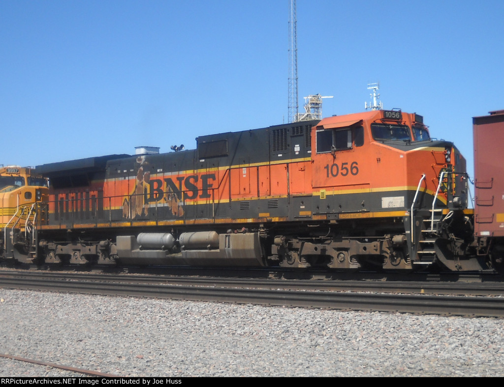 BNSF 1056